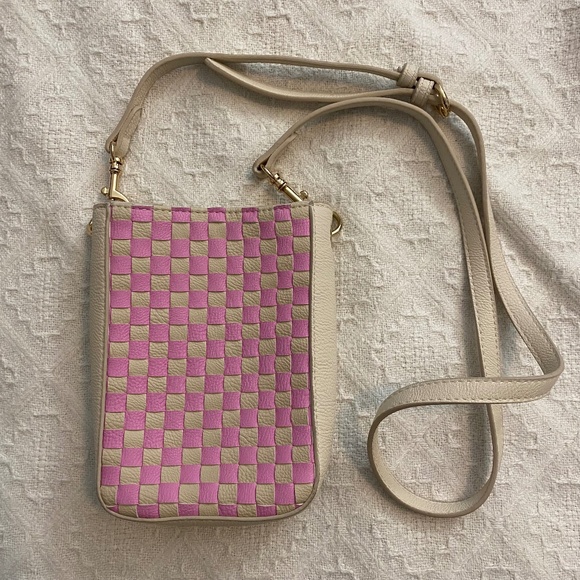 Universal Thread Handbags - Universal Thread Faux Leather Pink and Cream Reversible Crossbody Bucket Bag